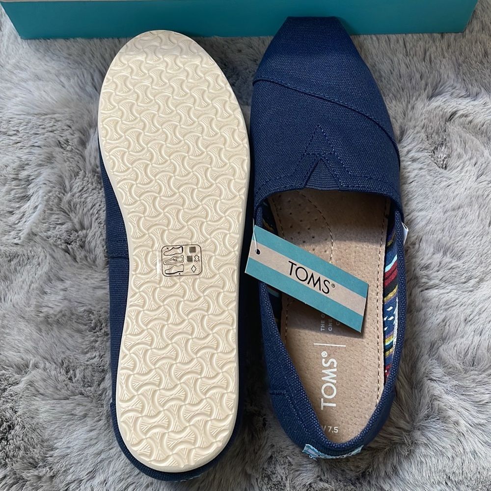 TOMS Women’s Classic Loafers - Picture 4 of 6